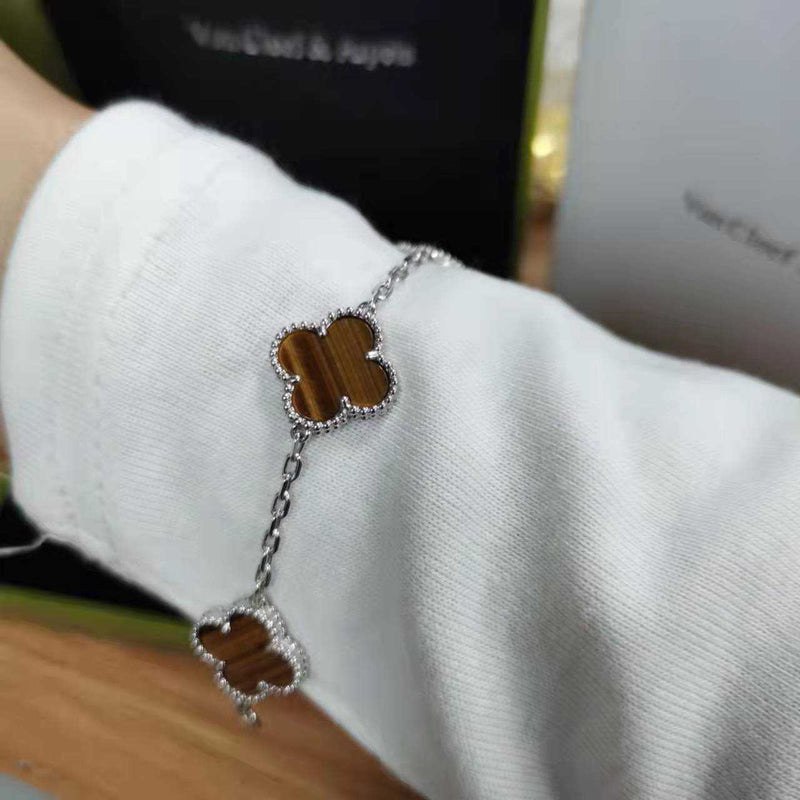 Clover Bracelet With Packaging